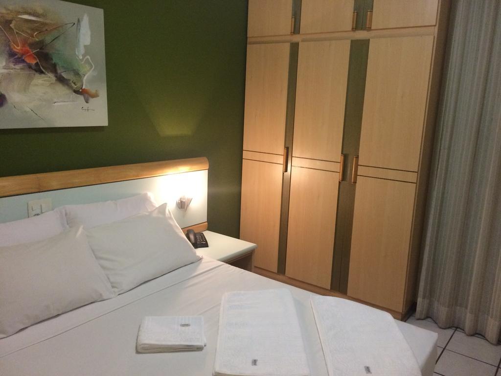 Apart Quartier Latin Hotel Vitoria Bagian luar foto